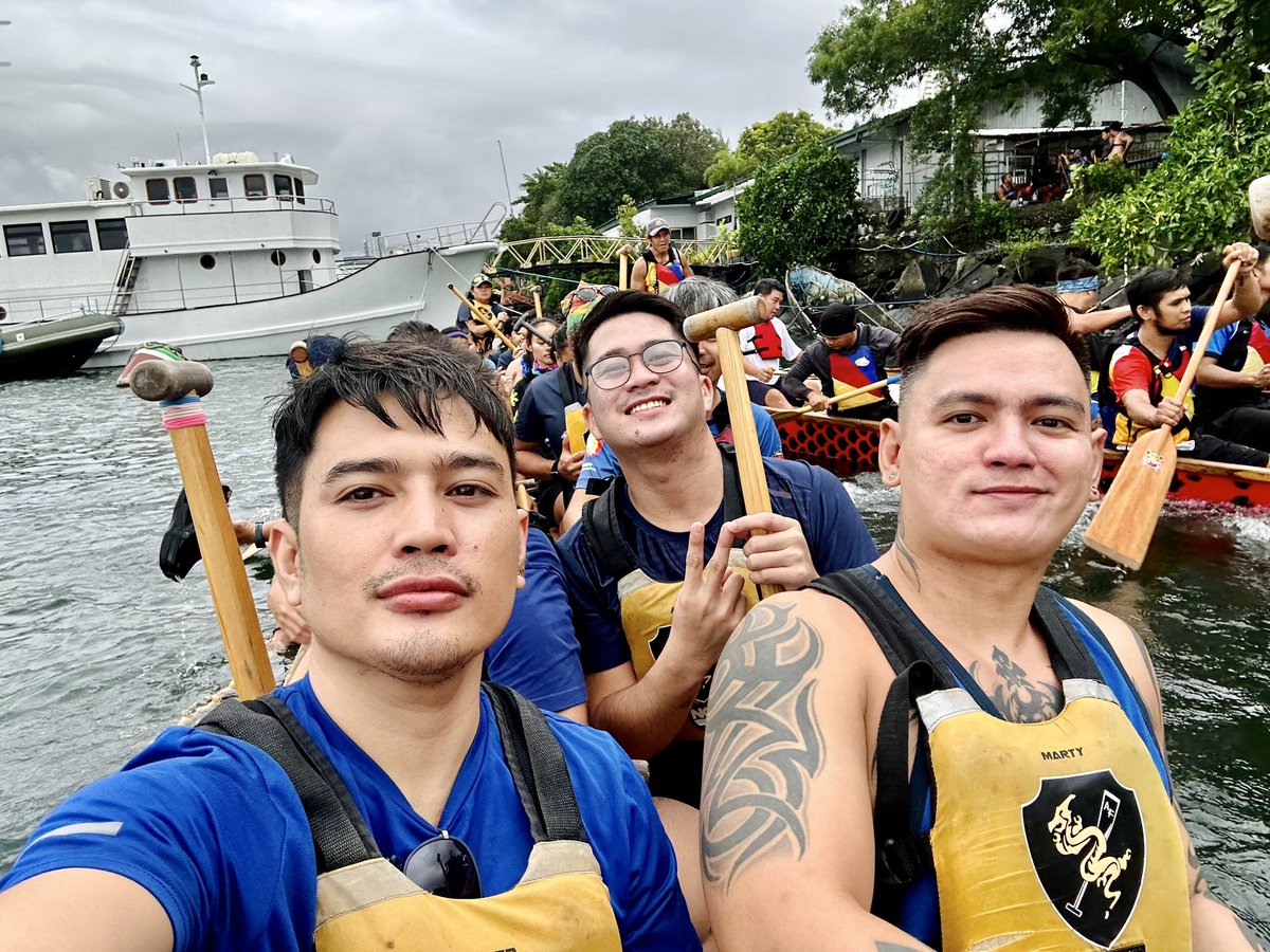 Darkar014's tweet photo. Survived day 2 of the dragon boat training kahit wala pang tulog from the F event. https://t.co/mFpWf2fBzJ