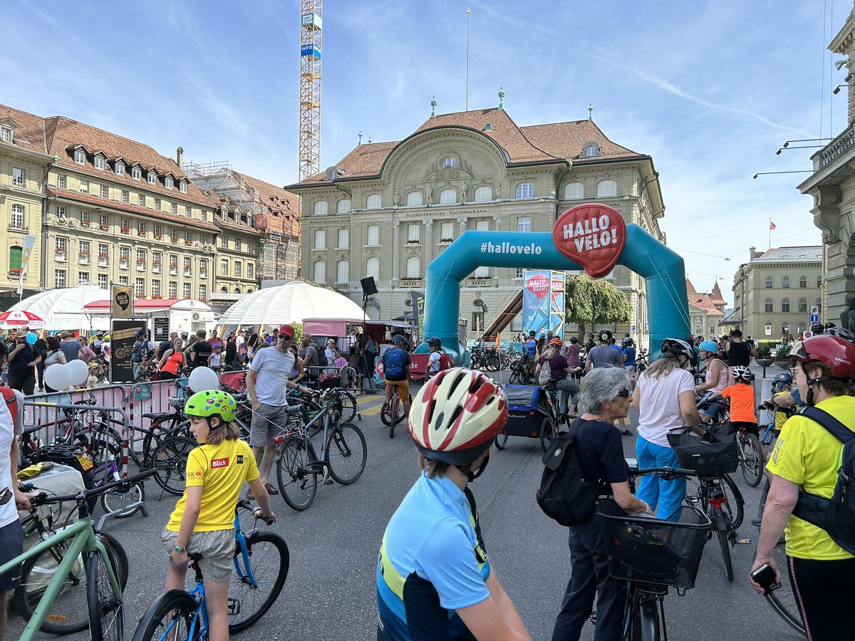 wjlonghurst's tweet photo. Gathering for the start of #hallovelo 2023. As in the last few years the weather has been kind for this great event where the streets of #Berne become one big cycle path/route. #GreeningEmbassiesNetwork @_IBWD https://t.co/ywKeQH84hi