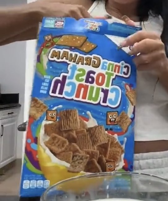 marcyraisedme's tweet photo. @jckhatesme Hol tf up… cinnamon GRAHAM crunch!! Since when?!?! https://t.co/21Lz1TPNGE