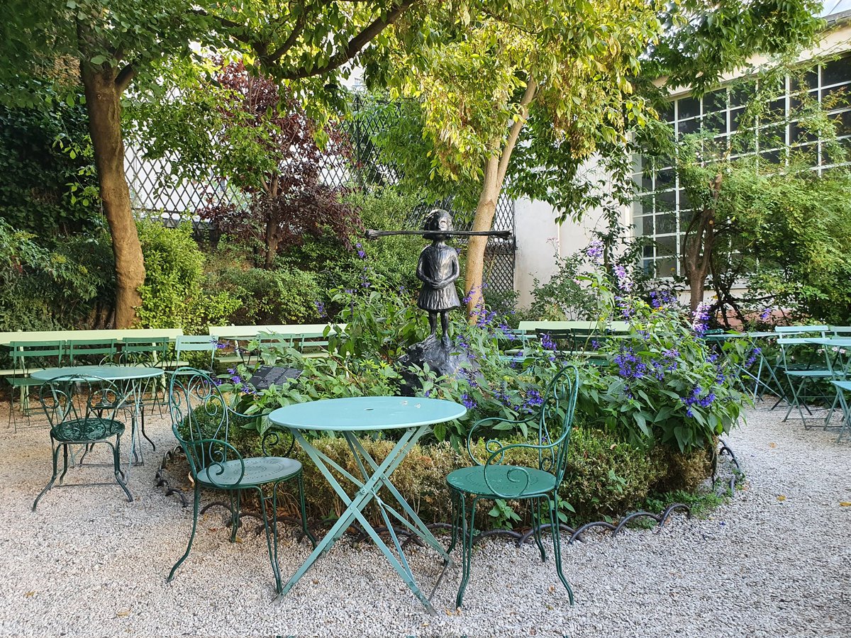 hedilya's tweet photo. Paisible et tardif petit déjeuner dominical au jardin du Musée de la Vie Romantique @MVRParis https://t.co/tnwwg3FXFY