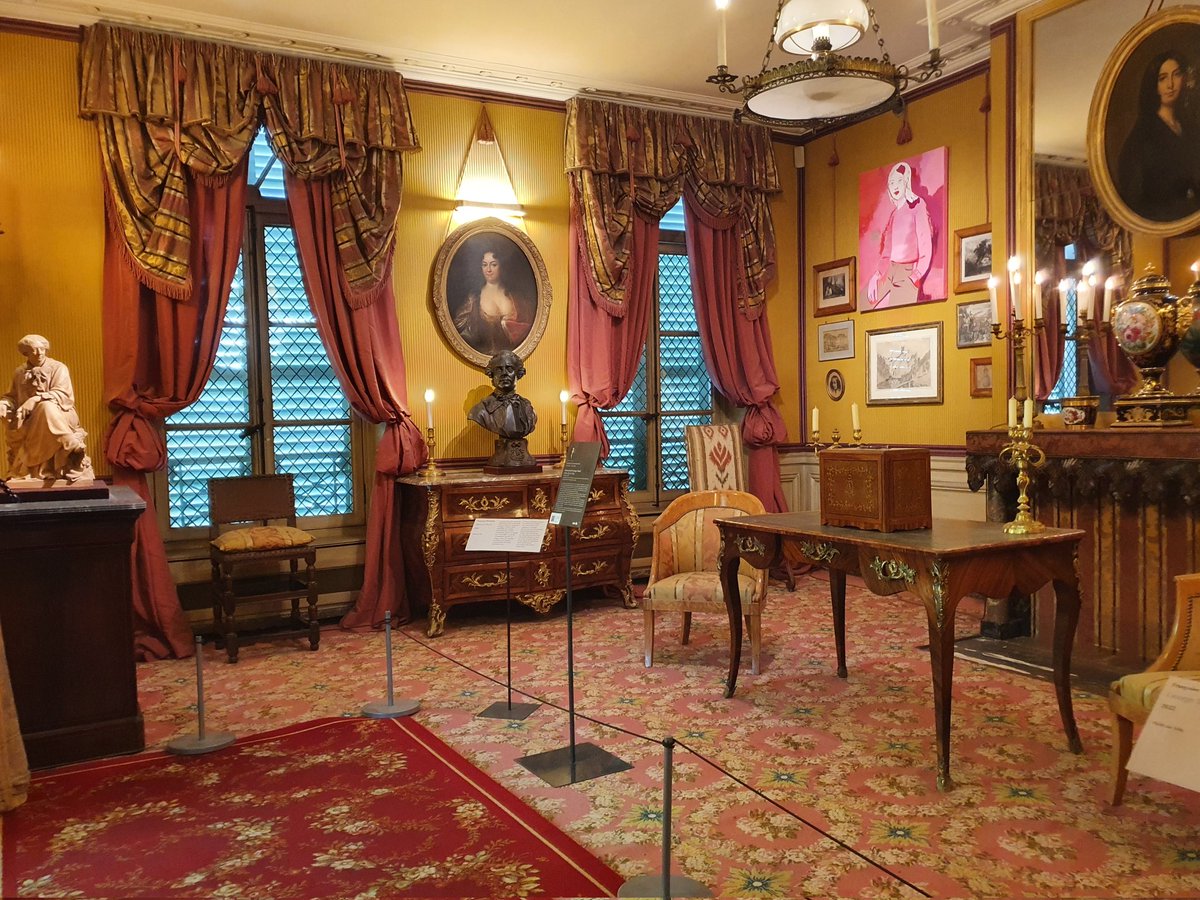Paisible et tardif petit déjeuner dominical au jardin du Musée de la Vie Romantique <a href="/MVRParis/">Musée de la Vie romantique</a>