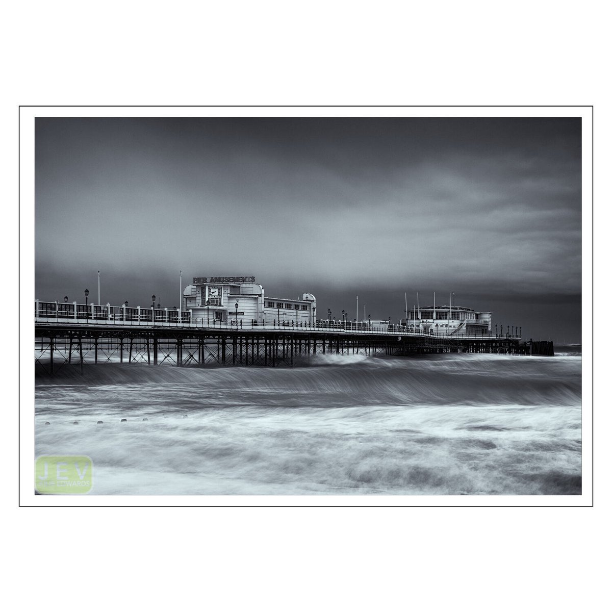 j_edwards_photo's tweet photo. Since putting this (I have to say "stunning") A2 #monochome print of #worthingpier outside #studiojev @eastbeachstudios - it’s getting a huge amount of interest & comment (i also have A3 & A4)
Grab yourself a bit of local imagery - it’lll never be as good value as it is now. https://t.co/8bte2psSQB