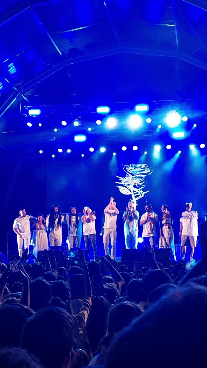 pipsdaniela21's tweet photo. Sei que sou suspeita.. mas arrisco-me a dizer que 911 Band é o grupo que melhor espetáculo dá em Portugal @RichieCampbell @DodasSpencer https://t.co/GyBuBkJRJ1