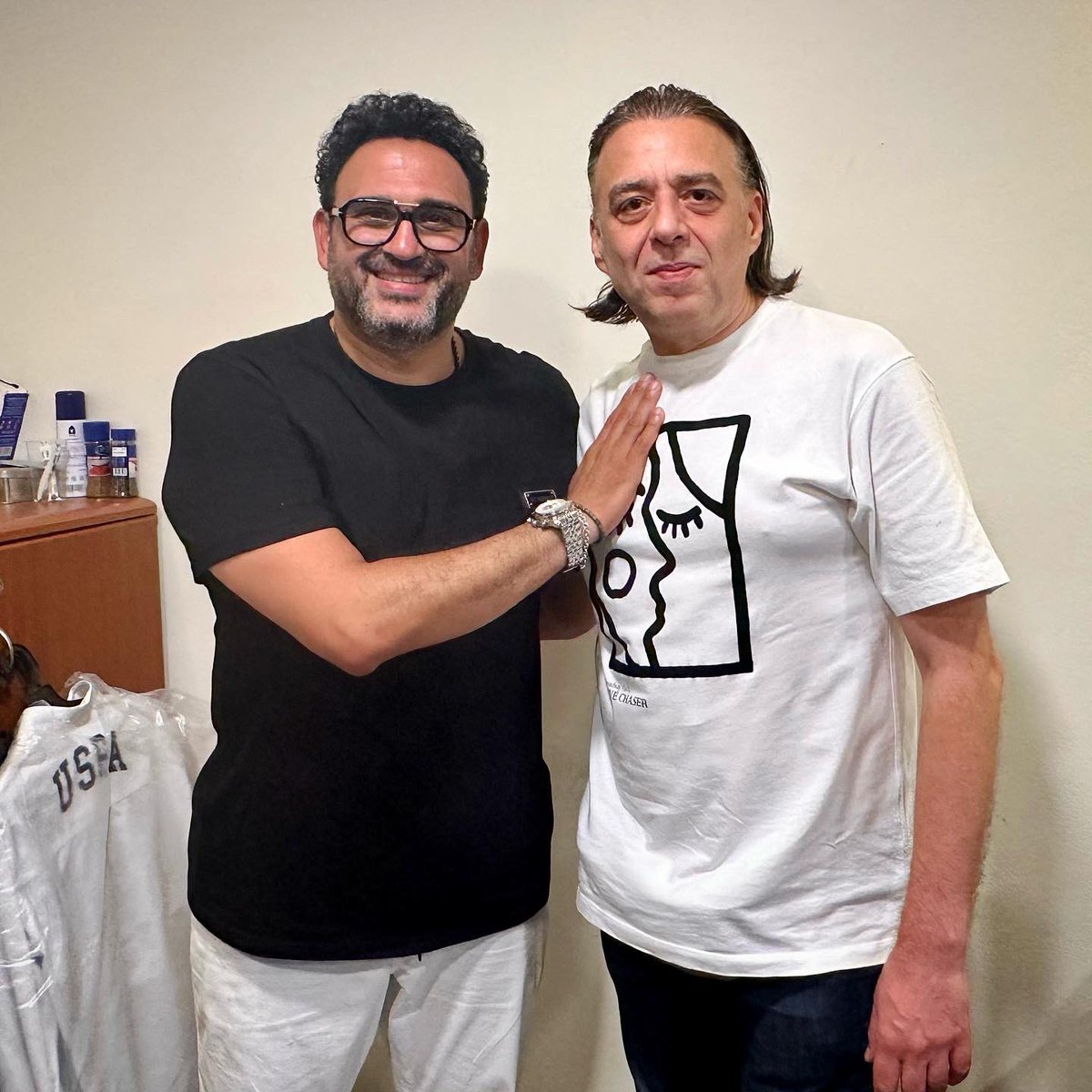 Khaled_Hammad's tweet photo. مع الصديق الفنان أكرم حسني
"في إفتتاح فيلم العميل صفر" 📽️
سعيد بالاشتراك في هذا العمل من خلال وضع الموسيقى التصويرية للفيلم .. و أتمنى كل التوفيق لأكرم و لشركة أوسكار و الصديق المخرج كريم العدل في كل أعمالهم القادمة ✨
١٠٠٠ مبروك 💐
#خالد_حماد #أكرم_حسني #khaled_hammad https://t.co/SK5XTrVN7y