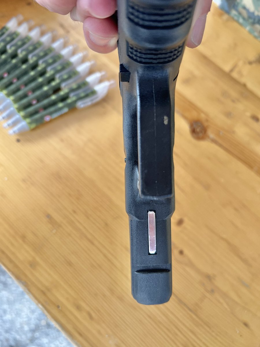 OrdnanceLab's tweet photo. We’ve seen a bunch of neat things at #AustriaArm’s Action Days. But seeing a legit @Bundesheerbauer @GLOCKInc #P80 has been one of the most interesting.

#Guns #SundayGunday #GlockPorn #9mm #Shooting #OrdnanceLab #GlockPorn #Glock17 #ProblemSolver #Austria #össterreich #Vienna https://t.co/rRImHlUK8e