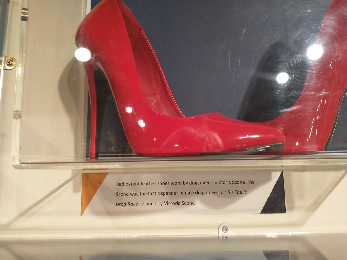 ToothyMaestra's tweet photo. @barbarnana21 @metaburbia @ClearBlueToday @HeatherB_WRN @derbymuseums @jk_rowling This shoe, worn by a cisgender female drag queen if anyone can translate that! #GenderIdeologies https://t.co/6chkRJHXP0