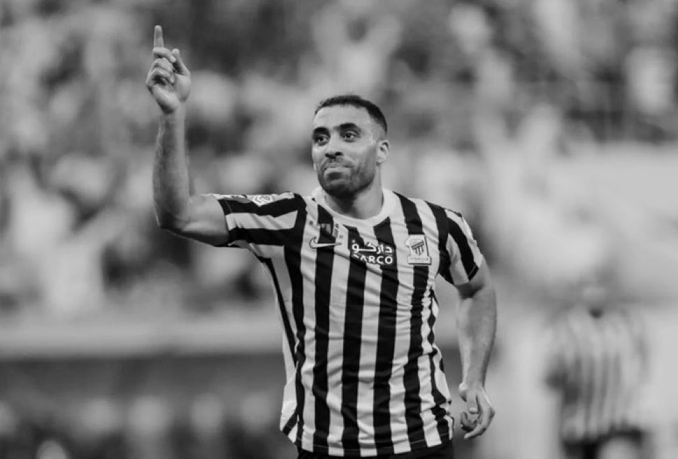 بقاء حمدالله يعني بقاء العك في الثلث الهجومي
بقاء حمدالله يعني الاستمرار باللعب بدون اطراف
بقاء حمدالله يعني استمرار إهدار الفرص المحققة
بقاء حمدالله يعني سوء تواجد بنزيما واظهار امكانياته

حمدالله هداف كبير لا أحد يختلف عليه ولكن وجودة يخرب على المنظومة
#خروج_حمدلله_المطلب_الاول