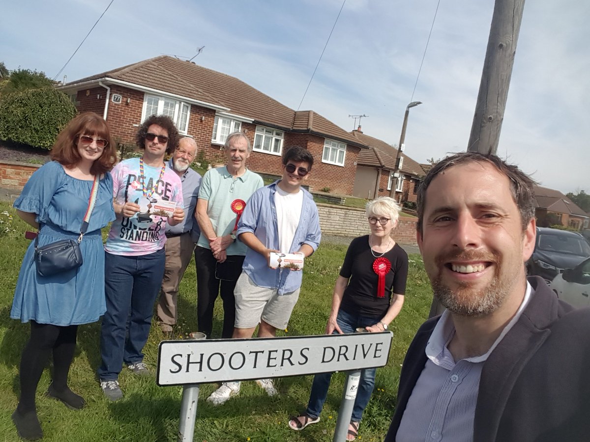 Brilliant Labour team out in Nazeing this morning listening to residents. Very positive response! #Votelabour #labourdoorstep @essexlabour @CaraSheridanA @AlexJKyriacou @kaymorrison1 
@jodidunne10 @harlowlabour