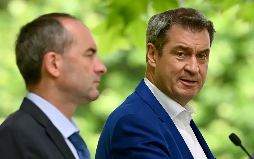 Wer genauso fassungslos über Entscheidung von Markus Söder ist #Aiwanger im Amt zu belassen: 

Man kann beide am 08. Oktober abwählen. 

[Bild: Peter Kneffel, dpa]