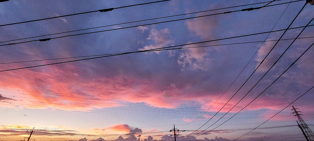yumeasutw's tweet photo. 深まる夕焼け色🌆

空の彼方で沸き立つ #入道雲

日が沈むにつれ
雲の東側から
夕焼け色が消えて
行きます。

#夕空から目が離せない
#空の名前
#天気の図鑑 #雲の超図鑑 #雲友の会
#夕空 #夕焼け #鉄塔 #電柱 #電線
#マジックアワー #薄明 #sunset
#放射状雲
#a2023  #a0903 #a202309 https://t.co/gTvxsoCl1Y