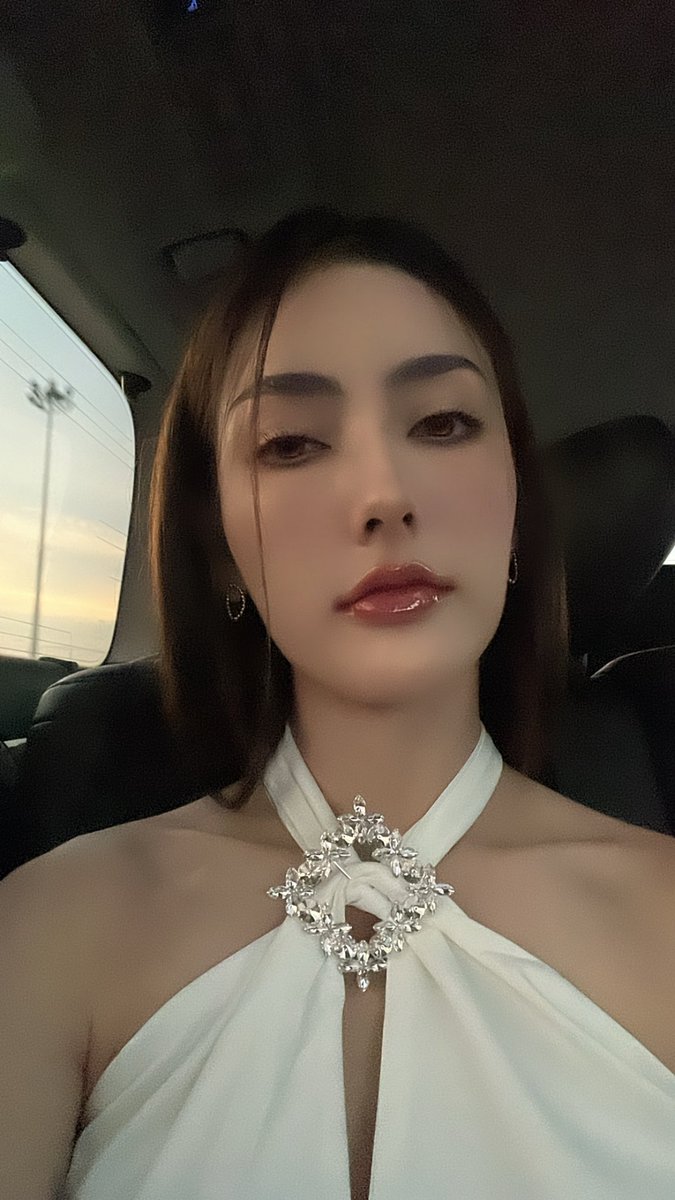 meenaxrina's tweet photo. 1ทุ่มเรามีนัดกันนะ ลูกเม่น และชดสแสนซน😜 #MEENAxNBCOFFEE https://t.co/pU0ZMB8YEN