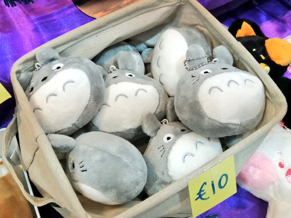 Oh wow jetzt geht es aber los... Nachdem wir Bootlegs die ersten zwei Tage überall rausgezogen haben, packen paar Leute, am letzten Tag, ordentlich den Shit aufn Tisch. Wie frech >_<