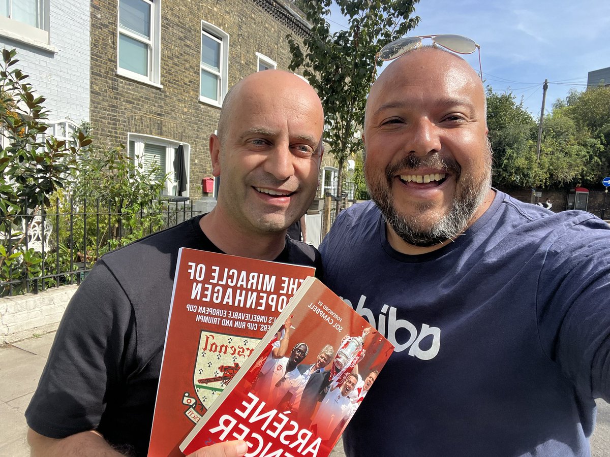 laythy29's tweet photo. Absolutely blown away that top man and incredibly loyal Gooner @robertopuzzi asked me to sign my two Arsenal books that he’d brought over specifically on a flying trip to Arsenal Vs Utd with his boy from Italy #Humbled https://t.co/aAkPtRg82X