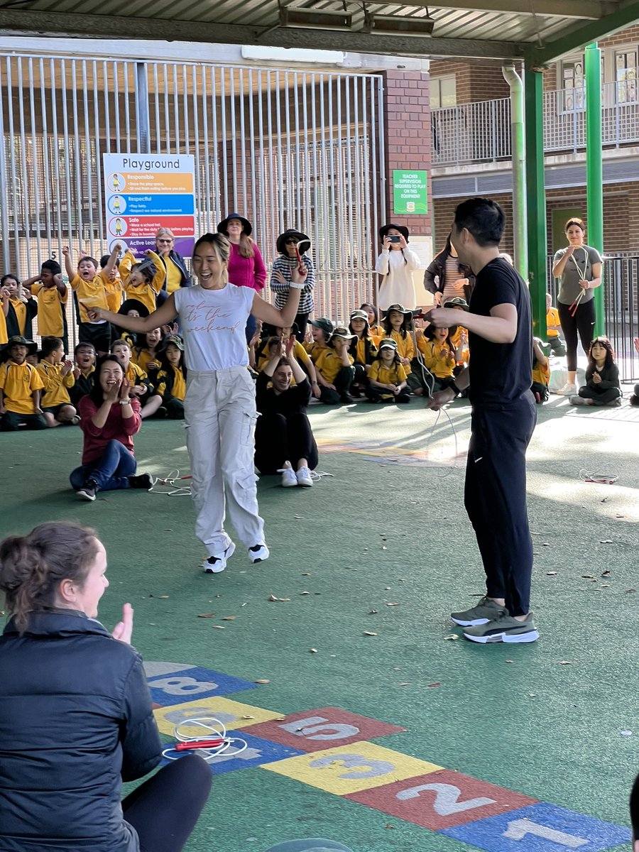 Ms Kelly Art Teacher tweet media