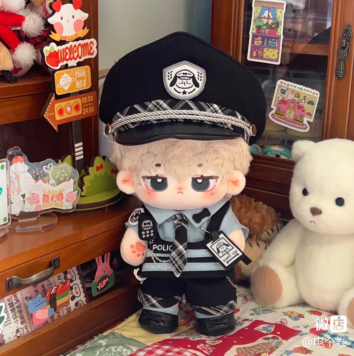cremebrulee08's tweet photo. 우와 경찰옷 https://t.co/nqIf1KqENL