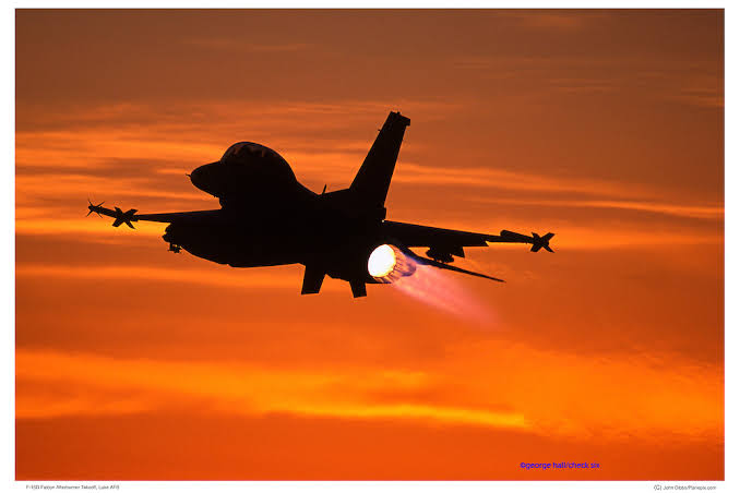 Findnoname123's tweet photo. Amazing Viper photos taken at Dusk. https://t.co/rqTTFV1kD1