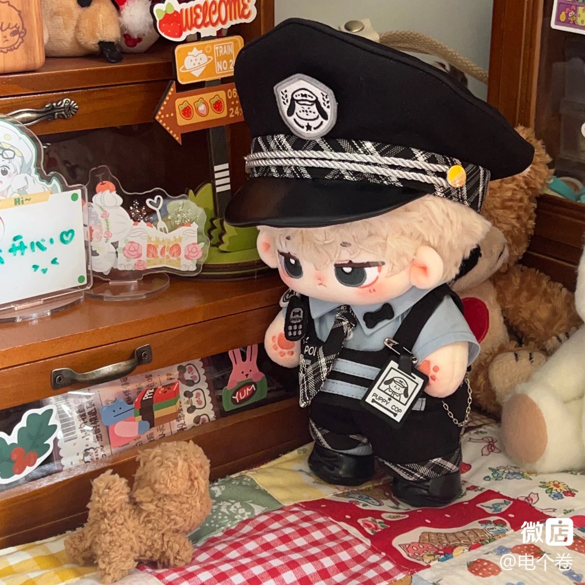 cremebrulee08's tweet photo. 우와 경찰옷 https://t.co/nqIf1KqENL