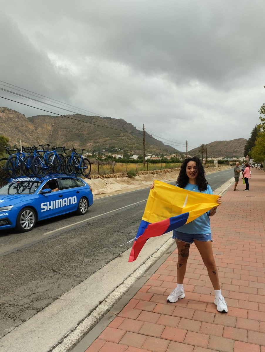 alpaulis's tweet photo. Acabo de vivir uno de los segundos más espectaculares de mi vida @lavuelta #colombialavueltaespaña #lavueltaespaña https://t.co/BCYsDviXNo