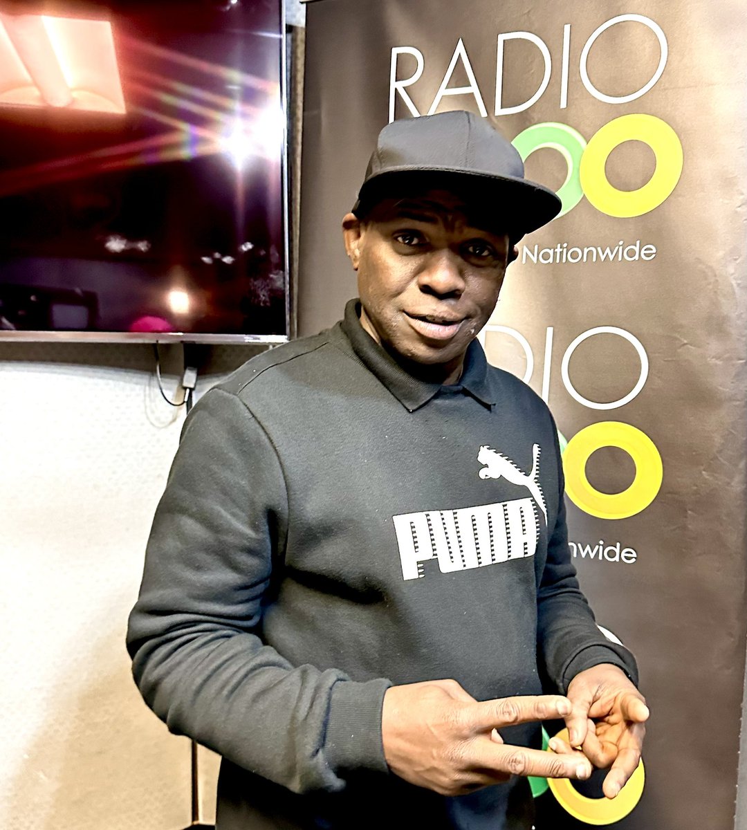 Radio 2000 tweet media