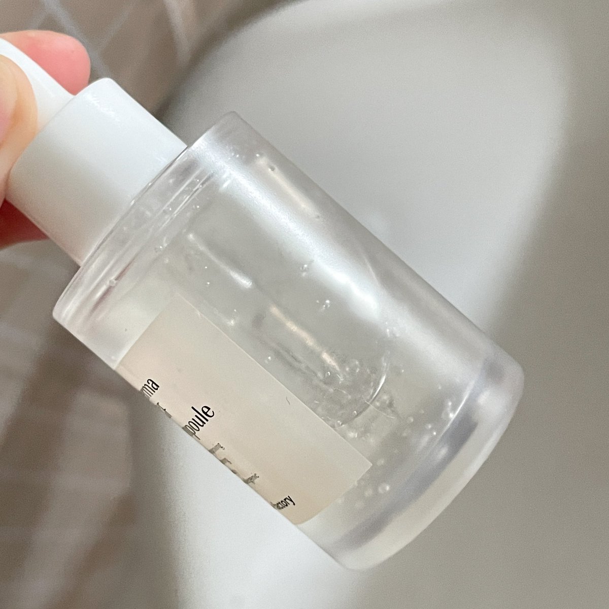 wch_reviews's tweet photo. แอมพูล Derma ขวดที่ 2 แล้วที่ใช้ เนื้อซึมไวมาก มีส่วนผสมของ EGF เป็นโปรตีนที่กระตุนเซลล์ผิวให้ผลิตคอลลาเจนเพิ่มขึ้นและยังช่วยเรื่องรอยสิว รอยดำ รอยแดงดีมากกก ผิวแข็งแรงไม่เป็นสิวซ้ำซาก ถือว่าเริ้ด!! https://t.co/RT4rB7nnQ4