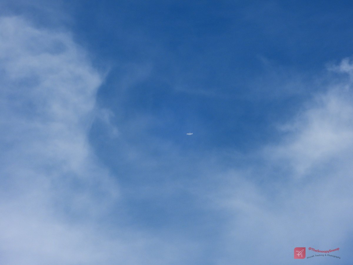 TheSnoopySnoop's tweet photo. #AF374 Air France
Airbus A350-941 F-HTYD
543mph at 36,000ft (6.8 miles) routing Paris to Vancouver taken from 12 miles away

#avgeek #planespotting https://t.co/eTpQdD344a