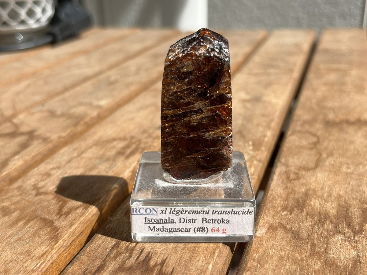It was a hard choice between apatite and zircon, but I have to go with #TeamZircon today in #MinCup23 Zircon is such a useful mineral in U-Pb geochronology and by recording geochemical processes. The oldest minerals we have are zircons! Below is my prized thumb-sized specimen