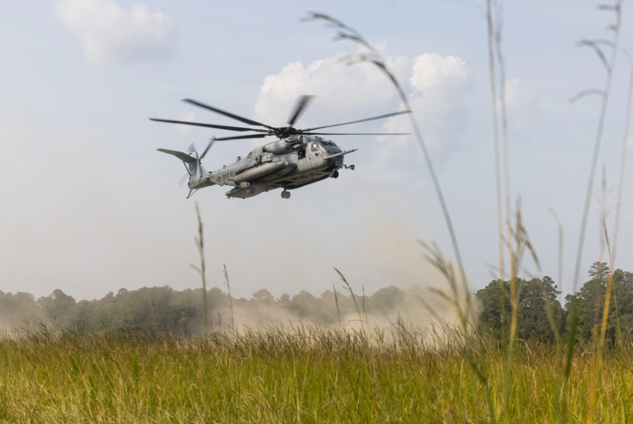 iimefmarines's tweet photo. Extraction (Not the Movie)

As part of a field exercise, @2nd_MAW and @2dMarDiv Marines conduct an aerial extraction on @camp_lejeune to maintain their combat proficiency and readiness for future exercises.

@DeptofDefense @USMC @USNorthernCmd 

#USMC #Marines #IIMEF #2dMarDiv https://t.co/ic2VN7eKtP