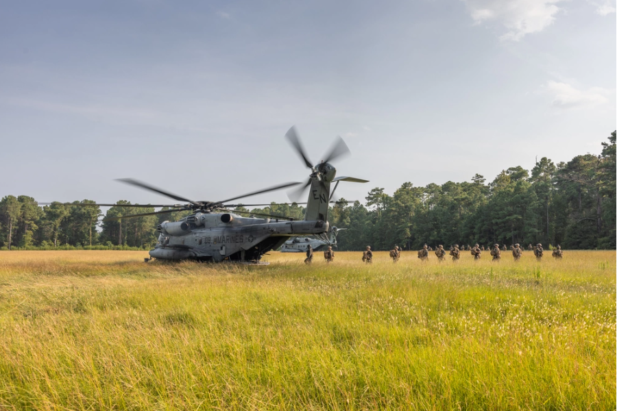 iimefmarines's tweet photo. Extraction (Not the Movie)

As part of a field exercise, @2nd_MAW and @2dMarDiv Marines conduct an aerial extraction on @camp_lejeune to maintain their combat proficiency and readiness for future exercises.

@DeptofDefense @USMC @USNorthernCmd 

#USMC #Marines #IIMEF #2dMarDiv https://t.co/ic2VN7eKtP