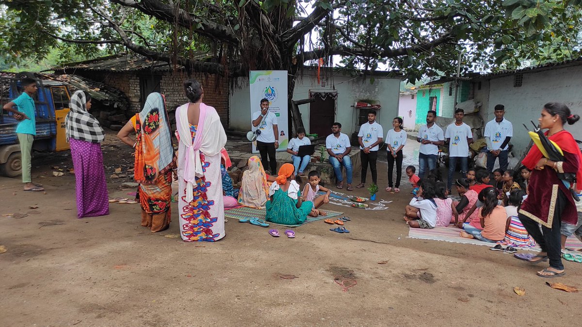 Under the National Nutrition Month, an awareness campaign was conducted in Railway Colony today by the volunteers of Youvoday.
#सुपोषितभारत #साक्षरभारत#सशक्तभारत 
#DurgkeDoot #DurgDoots
<a href="/DurgDist/">Durg</a> <a href="/pushpendra_IAS/">Pushpendra Meena</a> <a href="/jobzachariah/">Job Zachariah</a> <a href="/AshwaniDewang15/">Ashwani Dewangan</a> <a href="/UNICEFIndia/">UNICEF India</a>