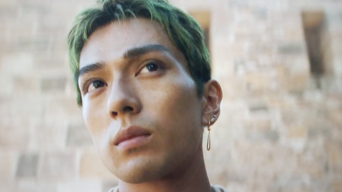 randikadilz's tweet photo. Poor guy lost his earrings!
#Zoro #OnePieceNetflix #OnePieceLiveAction 
#Netflix https://t.co/HGFYiXMIA9