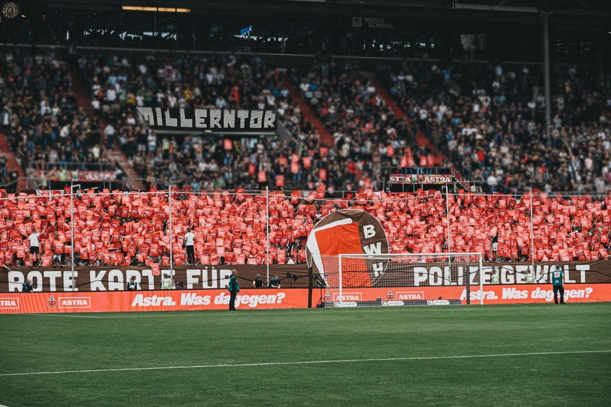 UltraFCSP2002's tweet photo. Unsere Fotos vom Heimspiel gegen Magdeburg sind nun auch online:
#fcsp #südkurve #fcspfcm 

https://t.co/qz3u62136K https://t.co/T6L4Clu6Sm