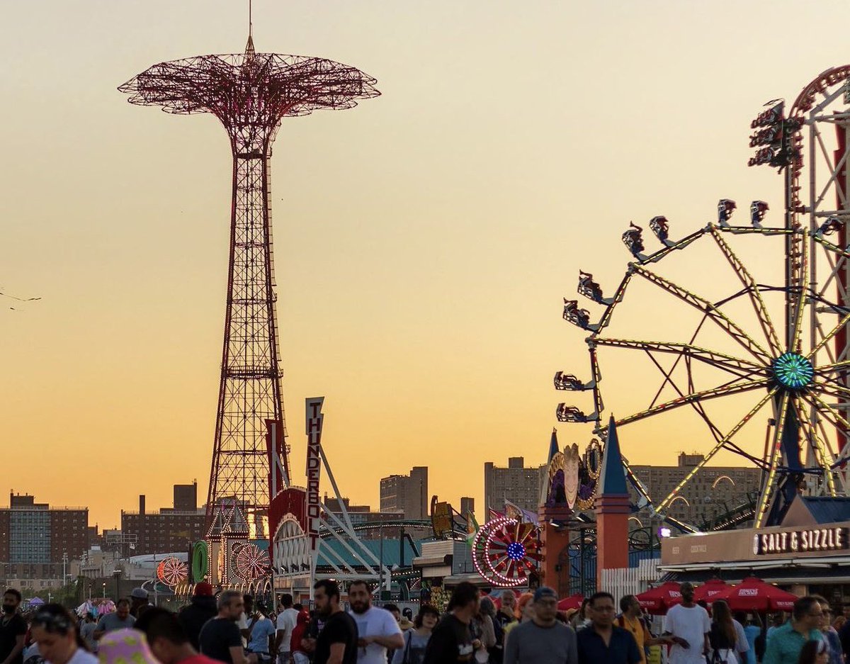 We're not ready for these summer nights to end 😍 📷 @landmarksofny 🎢 @LunaParkNYC #coneyisland