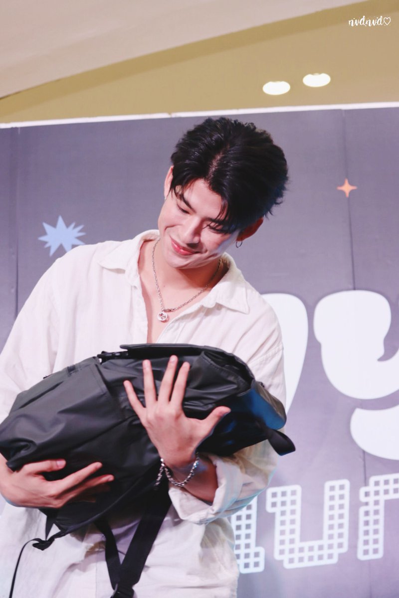 navindanavinda's tweet photo. นักแสดงมากฝีมือนาม มาร์ค ภาคิน
เล่นได้ทุกบท ตั้งแต่บทพระเอกยันแม่พระเอก 😔
@mmarkpkk
#DEVYxMark #mmarkpkk https://t.co/xBBLpG5yKx