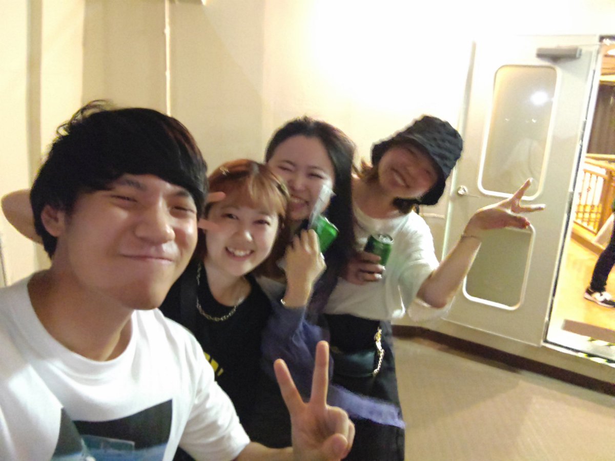 DENIMSの船上ワンマンでよだかT着てたらえ！よだかやん！！って話しかけてくれたお姉さん達、FiSHBORNやった