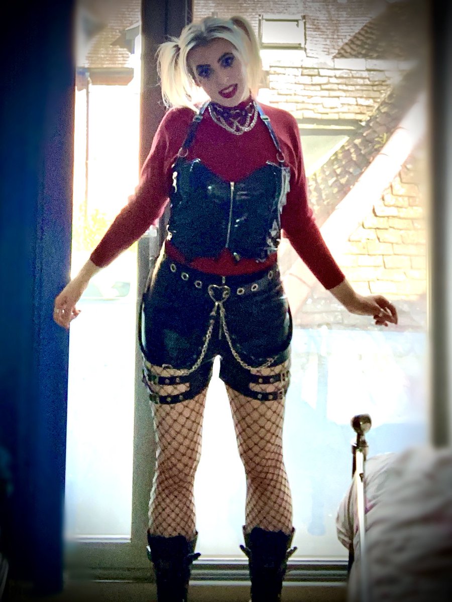 Closet cosplayed Harley Quinn for #NationalCinemaDay yesterday! Good enough to share? I think so. ❤️🖤🤍