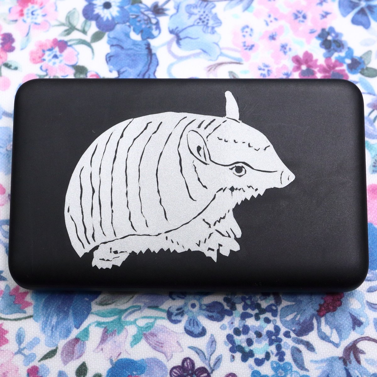 lyuka_jp's tweet photo. アルマジロがいいなーと君が言ったから
You said I'd prefer armadillo instead
#Armadillo - A Study for "kawaii" engineering (mobile battery)
#アルマジロ ― 「かわいい」工学のための習作 (モバイルバッテリー)
#kawaiiengineering #再帰反射材 #reflectives
#Anker PowerCore III 5000 A1217 https://t.co/EOdaMcD11u