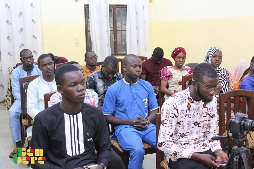 BenbereM's tweet image. « Quelle est l&apos;importance du journalisme citoyen dans les zones de conflit ? », c&apos;est le thème du café blog spécial organisé par @Doniblogmali en marge de la journée mondiale du blog à #Mopti.

Retour en images sur cette journée. ⤵️
#BlogDay2023
#CafeBlog