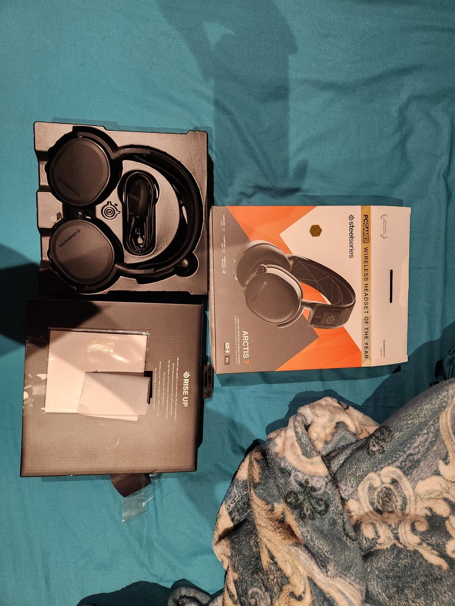 azanputra_'s tweet photo. @ezash #KhilafClubSeptember 
For sale steelseries artics 7 wireless

Fullset
Mute button aman
Mic aman
Scroll pemilihan volume aman (Game/Audio)

Minus: 
Scroll pengaturan volume sedikit eror, harus di adjust (bisa tanya langsung) dan garansi habis.

IDR 1.500.000 (NEGO) Bekasi/Kirim https://t.co/NiCqU54Cv4