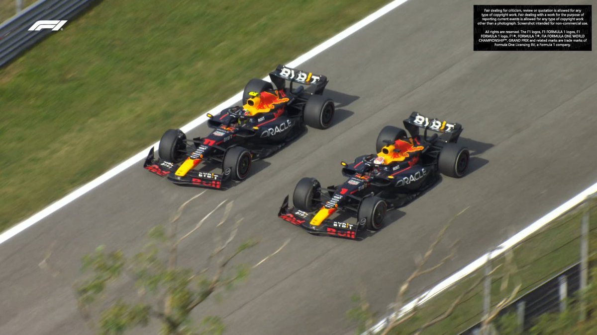 centraldarbr's tweet photo. A foto do ano!!!

Dobradinha da Red Bull na casa da Ferrari 🇮🇹 https://t.co/crulD8PPYH
