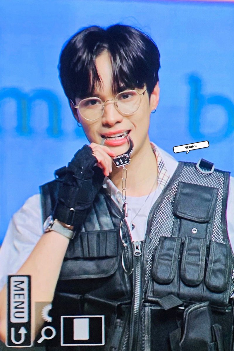J_YeonYu's tweet photo. 나 퍼스널 컬러 여름쿨톤이야 
실버 악세사리 잘 어울려...👮‍♀️🚨

#제이 #제이창 #JAY #JAYCHANG https://t.co/LtAAFJeBQ7