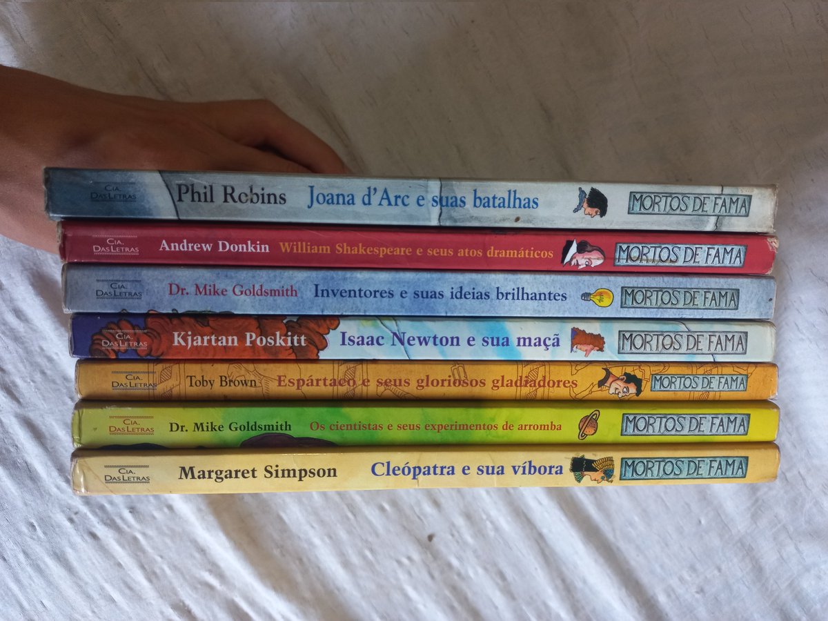 fkbo_x2's tweet photo. • Livros por $10 📚

. Coleção Mortos de Fama (completa por $55)

- Joana D'arc
- William Shakespeare
- Inventores
- Isaac Newton
- Espártaco 
- Os cientistas
- Cleópatra https://t.co/pXYwIX3xRk
