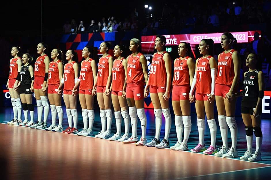 Yolun sonu şampiyonluk olsun 🏆 🥇

2023 CEV Avrupa Şampiyonası Finalinde, #FileninSultanları’na başarılar dilerim! 🇹🇷 🏐