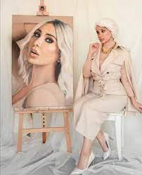bntbatouta2's tweet photo. الرسامة السورية علا مثبوت
فنانة موهوبة من مدينة جبلة السورية , لكنها مواليد أبو ظبي 1989 و مقيمة حالياً بدبي , فنانة بالرسم و النحت و التصوير و ا��خط العربي، بالإضافة لكونها فاشن بلوغر وإنفلونسر، صاحبة إطلالات مميزة. تمتلك موهبة ابداعية فريدة من نوعها , فهي ترسم الوجوه على الجلد. https://t.co/Ot0RxuObnY