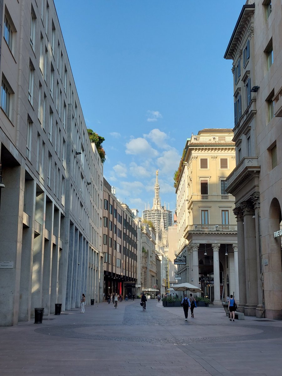MilanoinMano1's tweet photo. Corso Vittorio Emanuele II and Duomo Cathedral - Milan
#corsovittorioemanuele #duomomilano #madonnina #shoppingstreet #shoppingtime #summervibes #milano #milanocity #milan https://t.co/wkQWlr6963