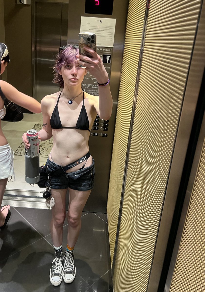 laxativemuncher's tweet photo. hi twitter bad news im no longer emaciated sorry 🤥🤥 im like happy now or whatever 🙄🙄🍽️ bmi 14 to bmi 19 crazy how i just gave up like that lol https://t.co/3D1DUNxF2B