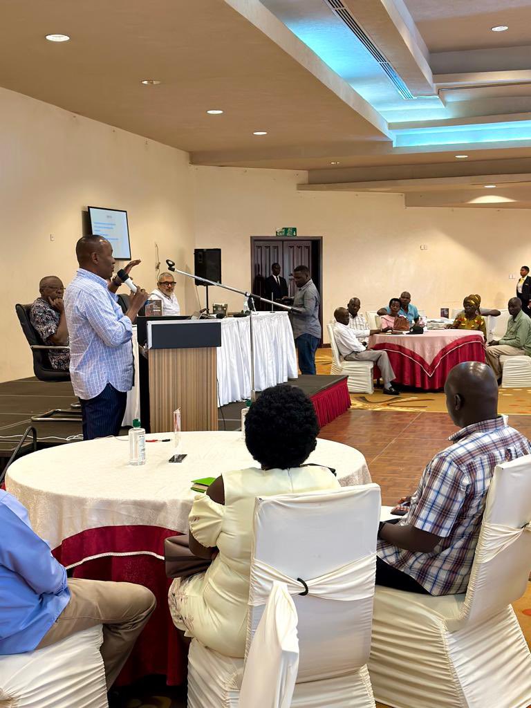 LynMaisha's tweet photo. Bugolobi property owners & Tenants Association with their chairman @Mukulaa hold their first general meeting to address the concerns raised by residents. #BPOTA
📍 Royal Suites Bugolobi https://t.co/CqkPZ3tViW