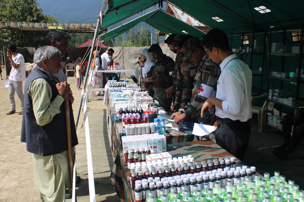 FatimaB62073964's tweet photo. We Are Proud of #IndianArmy 
#46RR under #HimalayanMtn Brigade Organised a medical camp for Village Fatehgarh in #Baramulla on 2 sep 2023, Health checkup and disease freelife of #Awam
#NayaKashmir
@Baramulla46
@ChinarcorpsIA
@adgpi
@DCBaramulla
@awazebaramulla
@BJPparliamentBL https://t.co/NiyNJ6b4z6