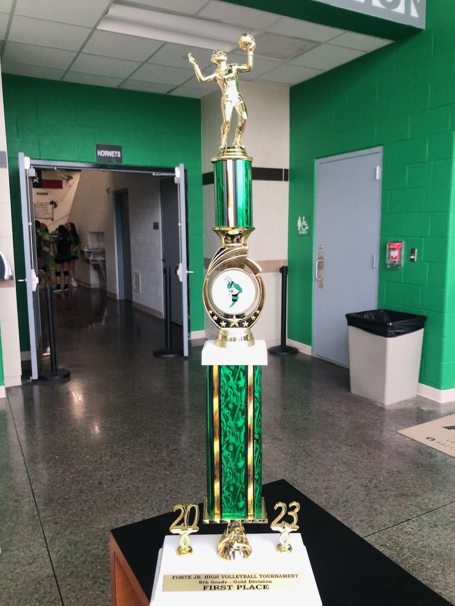 romiddleschool's tweet photo. Our 8th grade Lady Hawk Volleyball Team won their tournament yesterday!! Congratulations, Ladies!! Way to represent! Get some rest and enjoy your Labor Day!! #HawkPride #bleedmaroon @redoakisd https://t.co/ujpM8KZE6Z