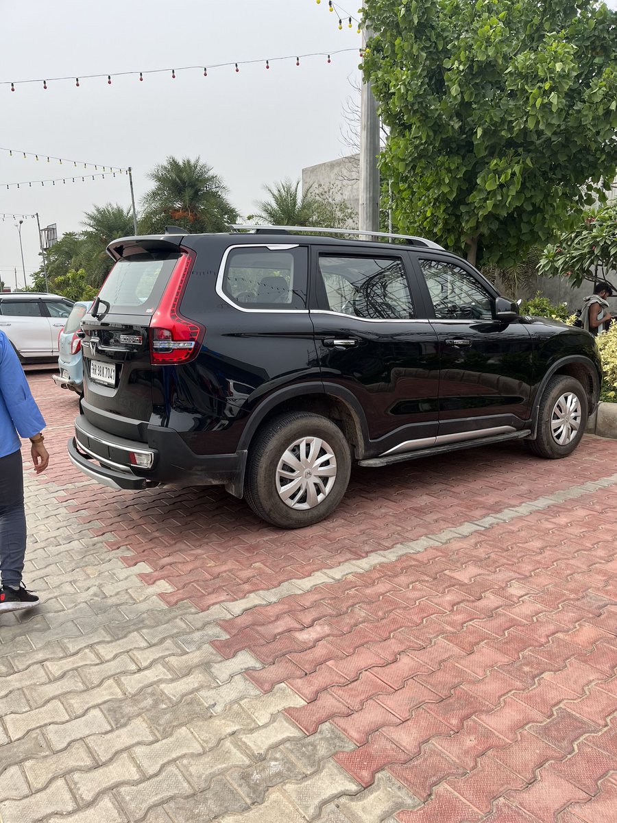 LinimaP's tweet photo. This is so heartbreaking! I waited 1 year after booking for the car to get delivered only to listen to this. This is the quality that Mahindra has been offering lately. No one mentions about this during the time of sale that if you're a lady, you're more likely to ruin it! https://t.co/A5AaxNj0Ga