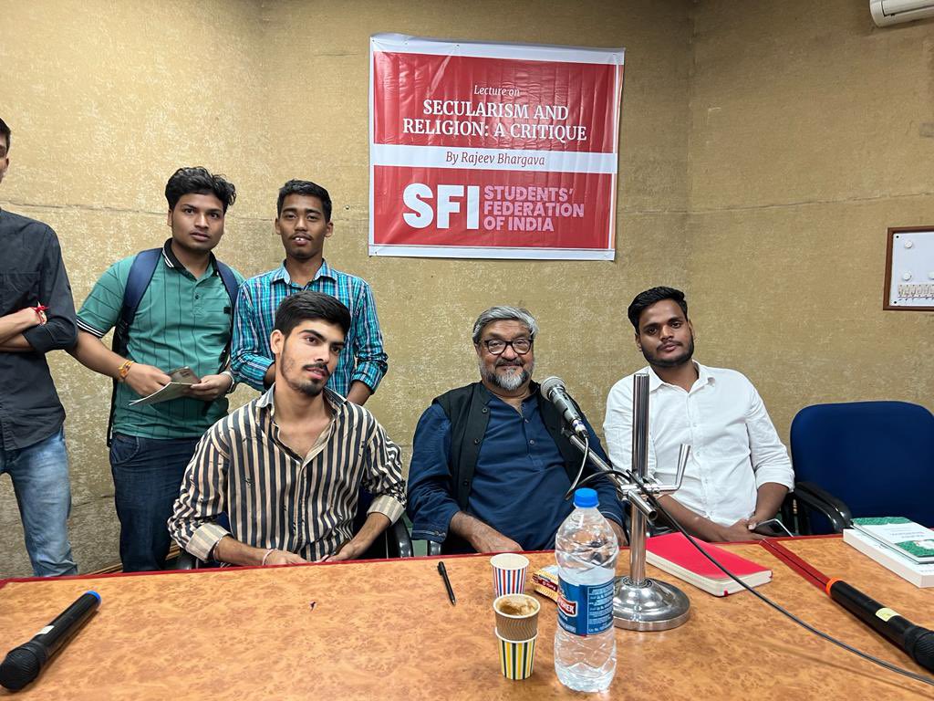 SfiDelhi's tweet photo. Hundreds of first year students attended the lecture organised by SFI Delhi on the topic 'Secularism and Religion' by the most eminent political theory professor of India Prof. Rajeev Bhargava. 

#rajeevbhargava #politicaltheory #secularism #religion #delhiuniversity #fresher https://t.co/JhtRevPhSc